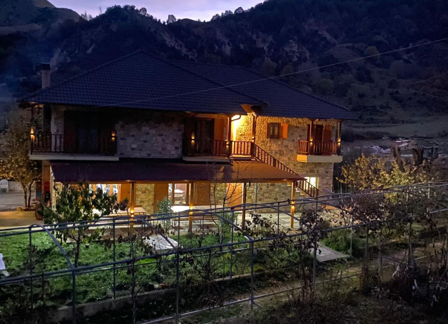 A Pousada Bujtina Hader Xhebro Tepelene Exterior foto